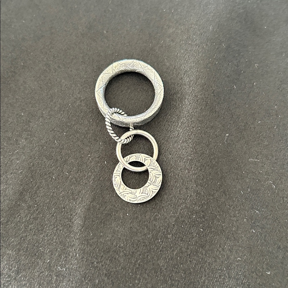 Silpada Sterling Silver Rings Pendant  EUC🩶